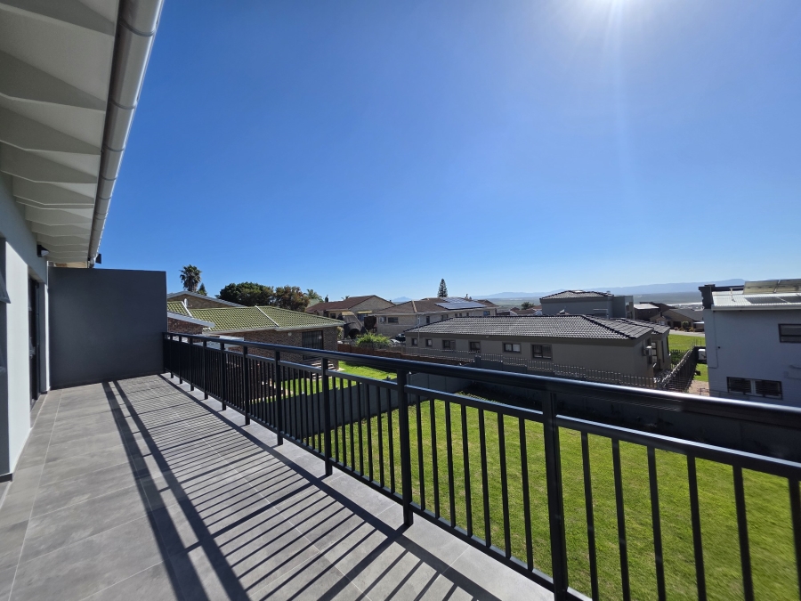 3 Bedroom Property for Sale in Wavecrest Eastern Cape